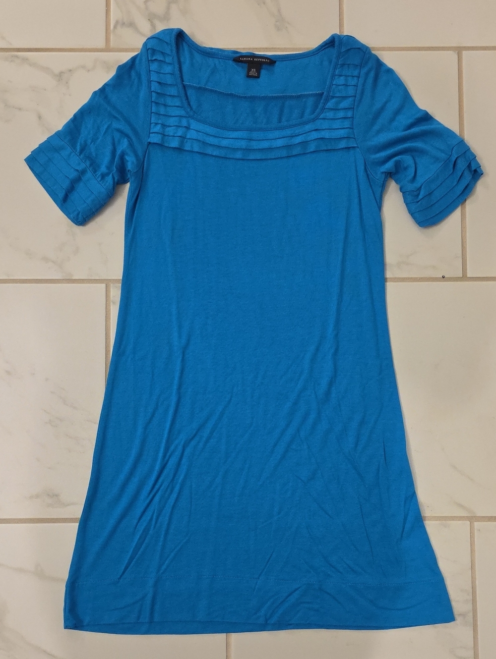Banana Republic XS Vibrant Blue Scoop-Neck Tunic with Pleated Trim